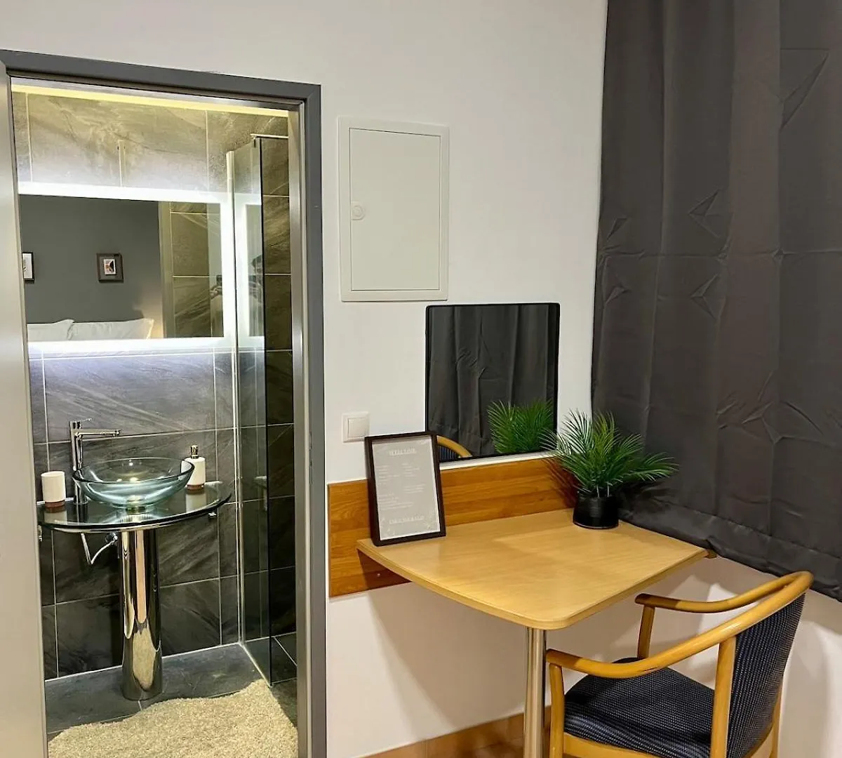Spacious Apartment In Vienna Center