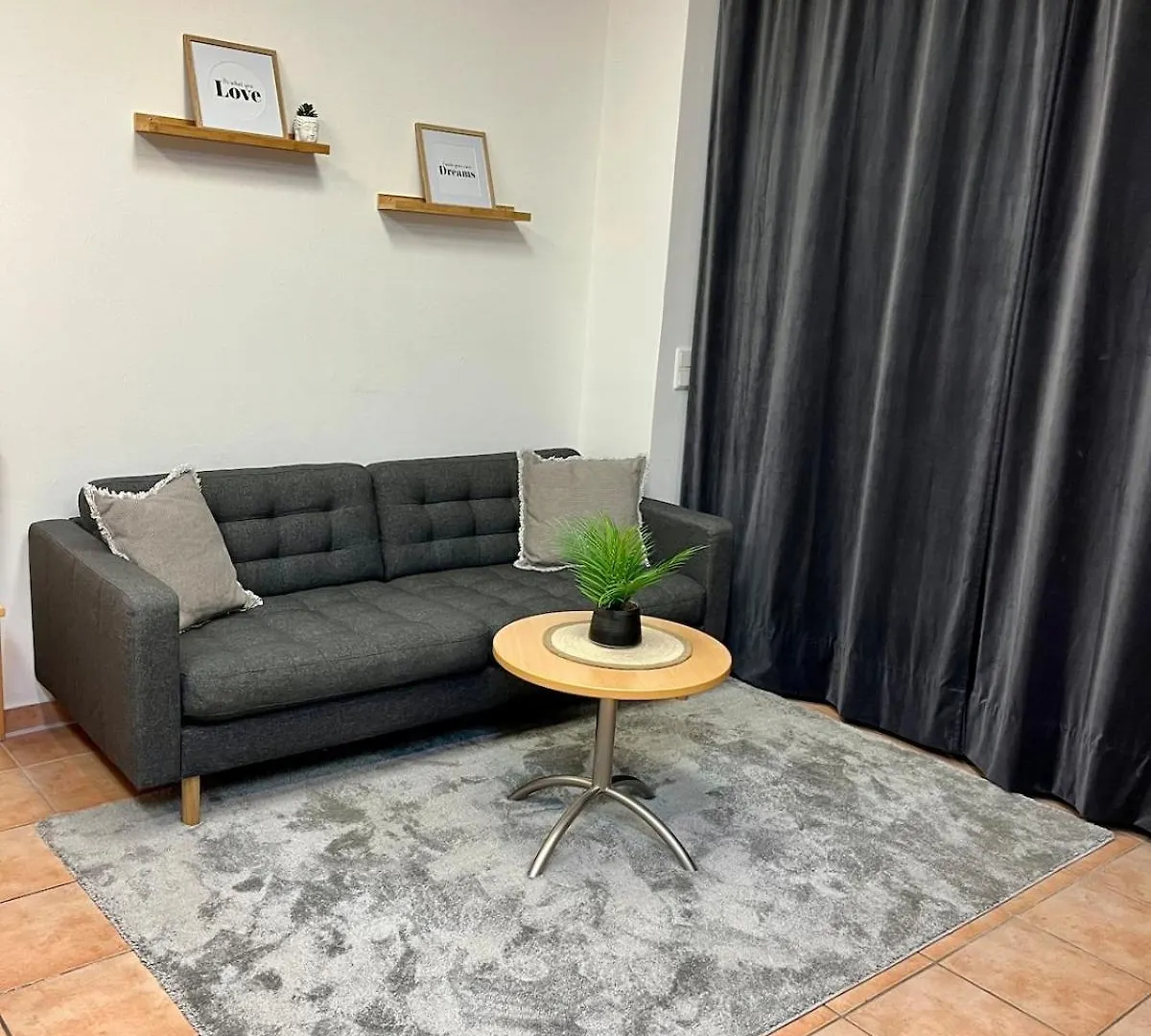 Spacious Apartment In Vienna Center