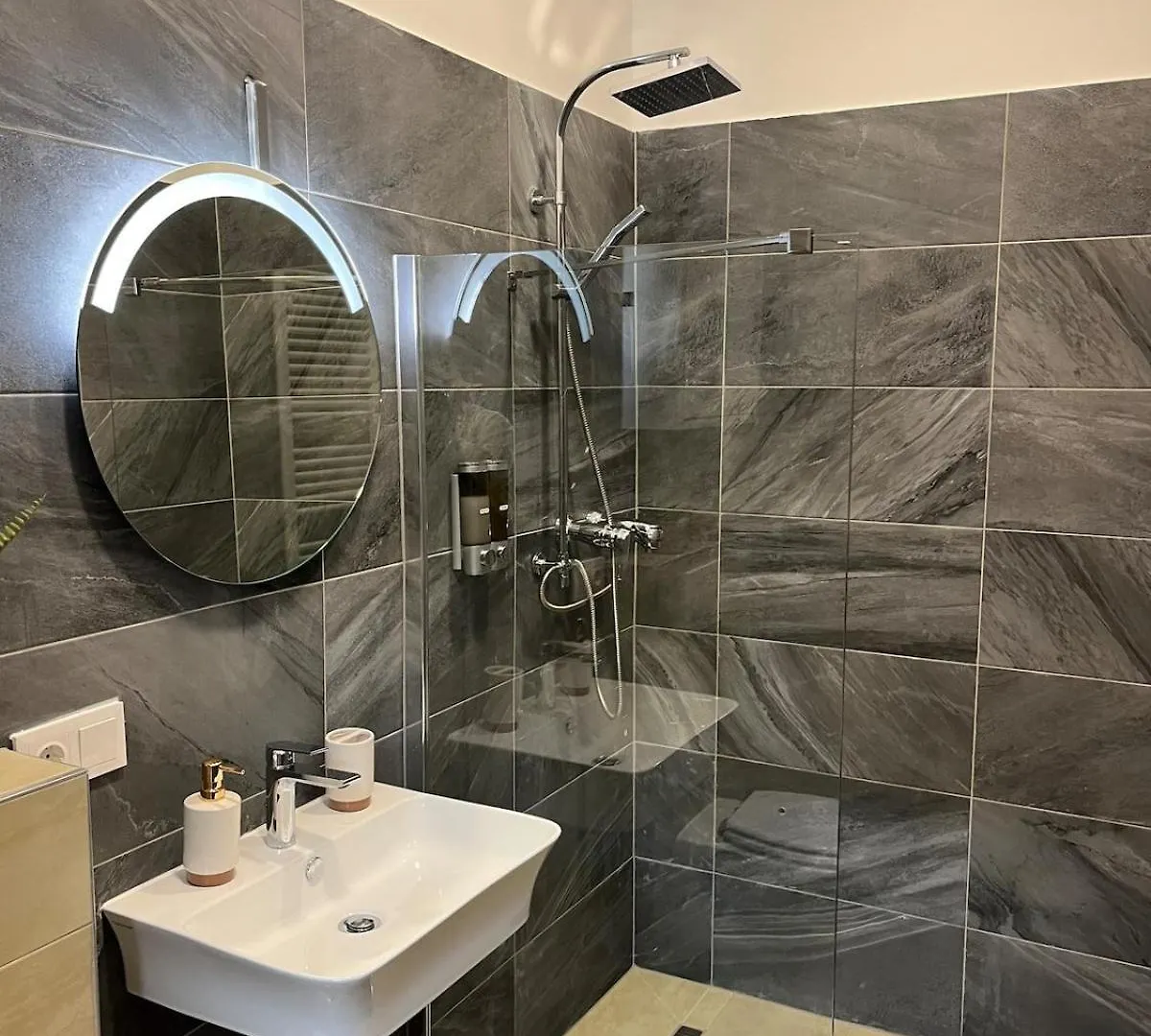 Spacious Apartment In Vienna Center 오스트리아